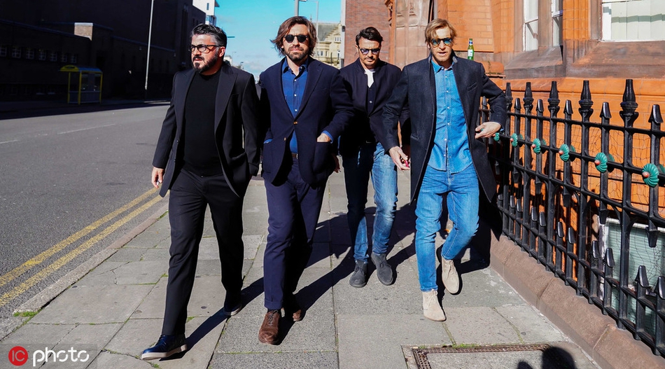 会玩!AC米兰4名宿致敬披头士