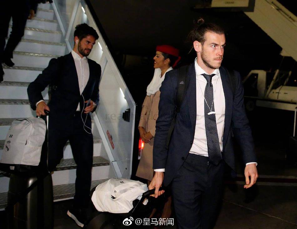 皇马全队抵达阿布扎比