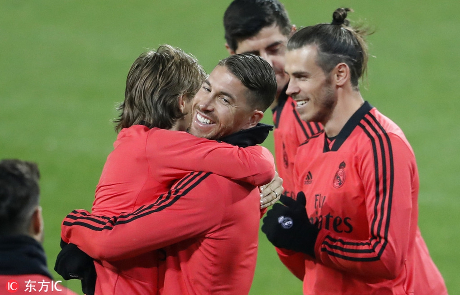 皇马训练 魔笛拉莫斯爱的抱抱