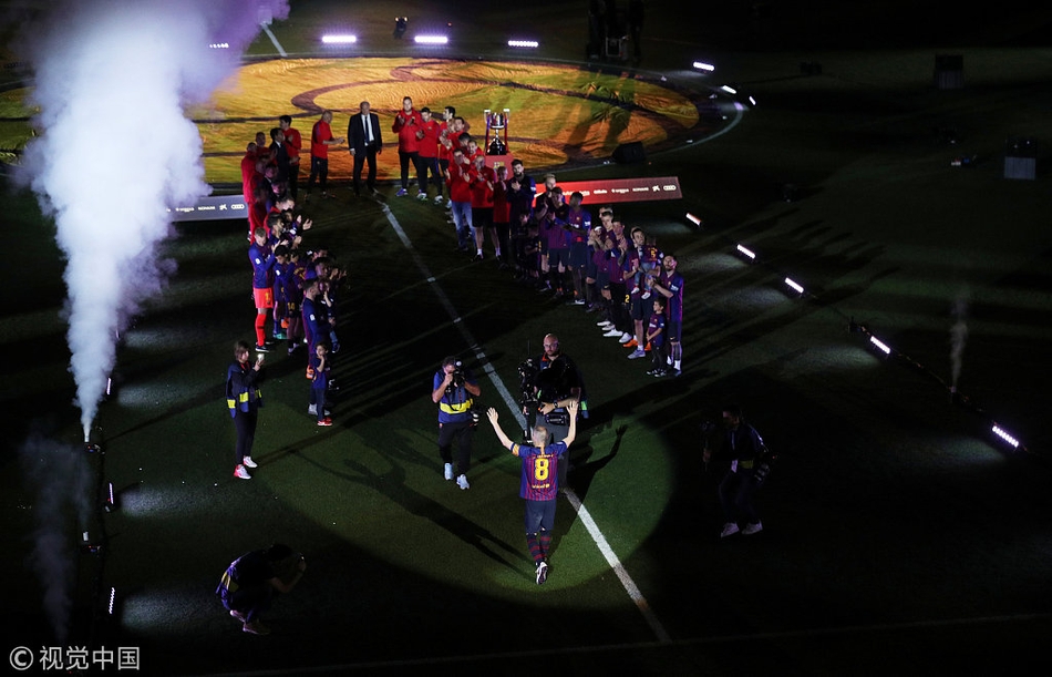 巴萨告别战伊涅斯塔深情泪别