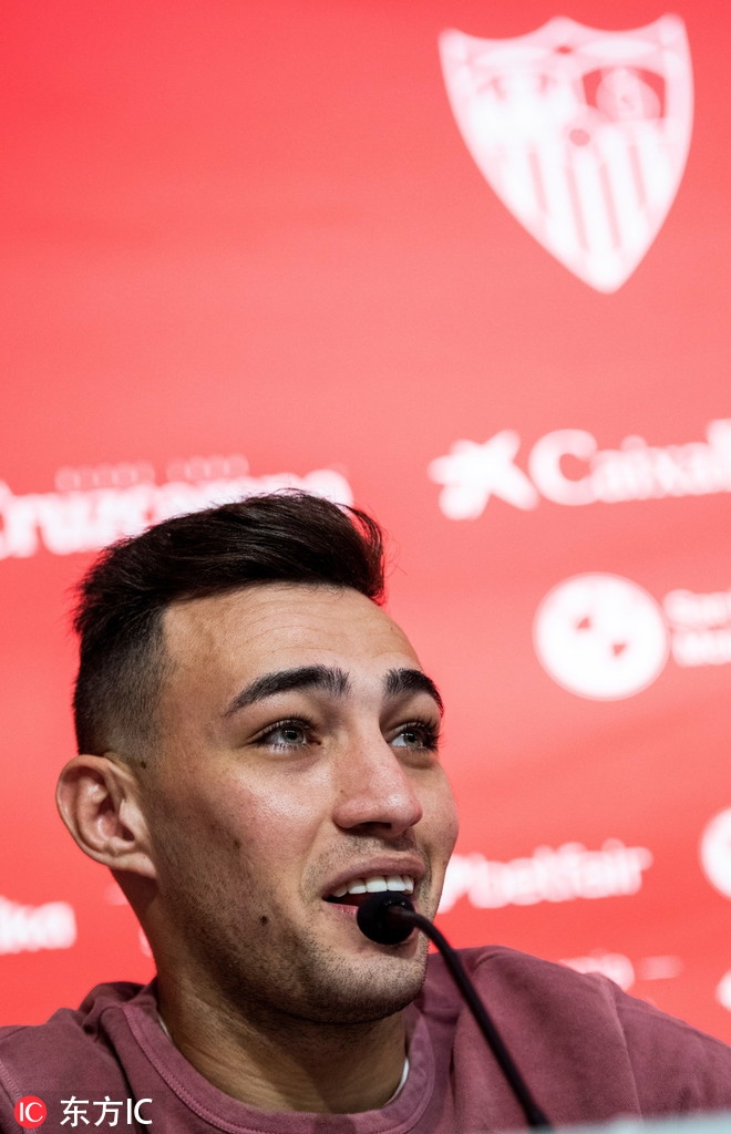 巴萨妖星亮相新东家