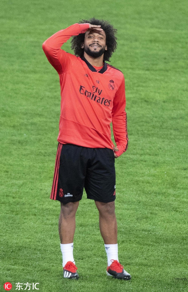 皇马训练 贝尔伊斯科真亲密