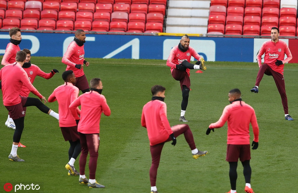 巴萨备战曼联 梅西苏牙哥俩好