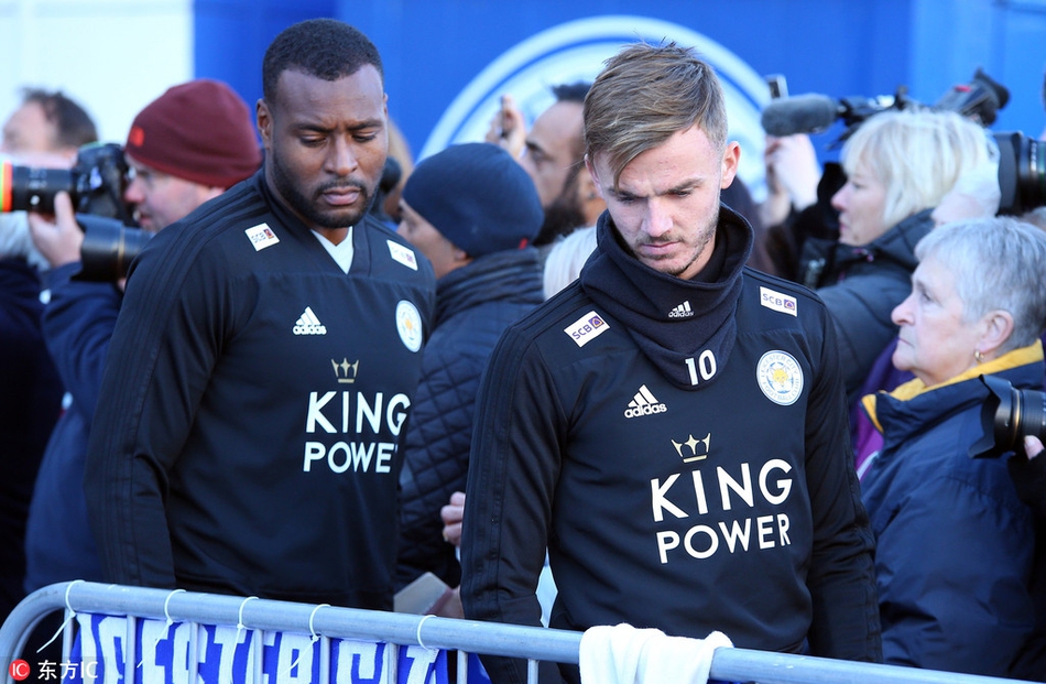 瓦尔迪等莱斯特球员悼念老板