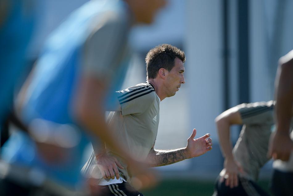 尤文备战新赛季 C罗最抢镜