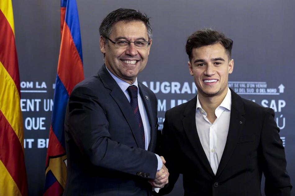 库蒂尼奥正式亮相诺坎普