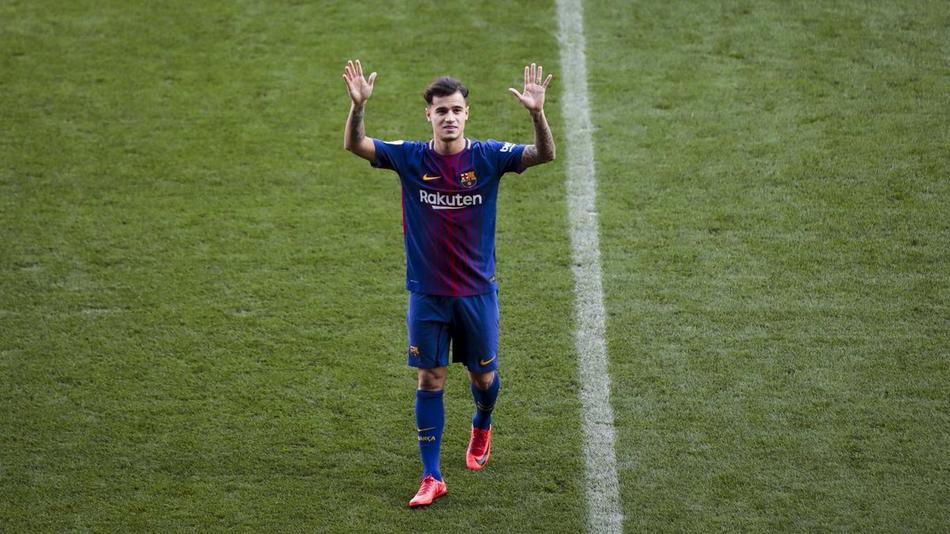 库蒂尼奥正式亮相诺坎普