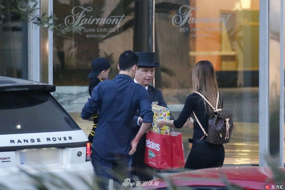 梅西苏亚小白为皮克爱子庆生