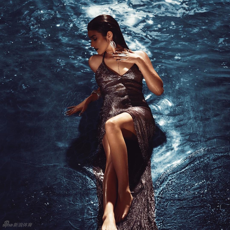 野性诱惑!安佳丽最新美艳写真!好羡慕这些狗狗啊