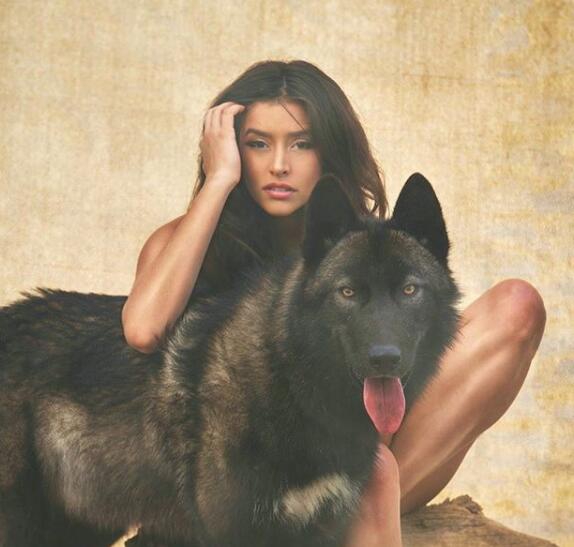 野性诱惑!安佳丽最新美艳写真!好羡慕这些狗狗啊