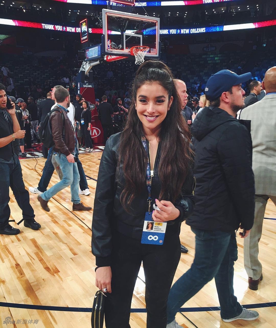 野性诱惑!安佳丽最新美艳写真!好羡慕这些狗狗啊