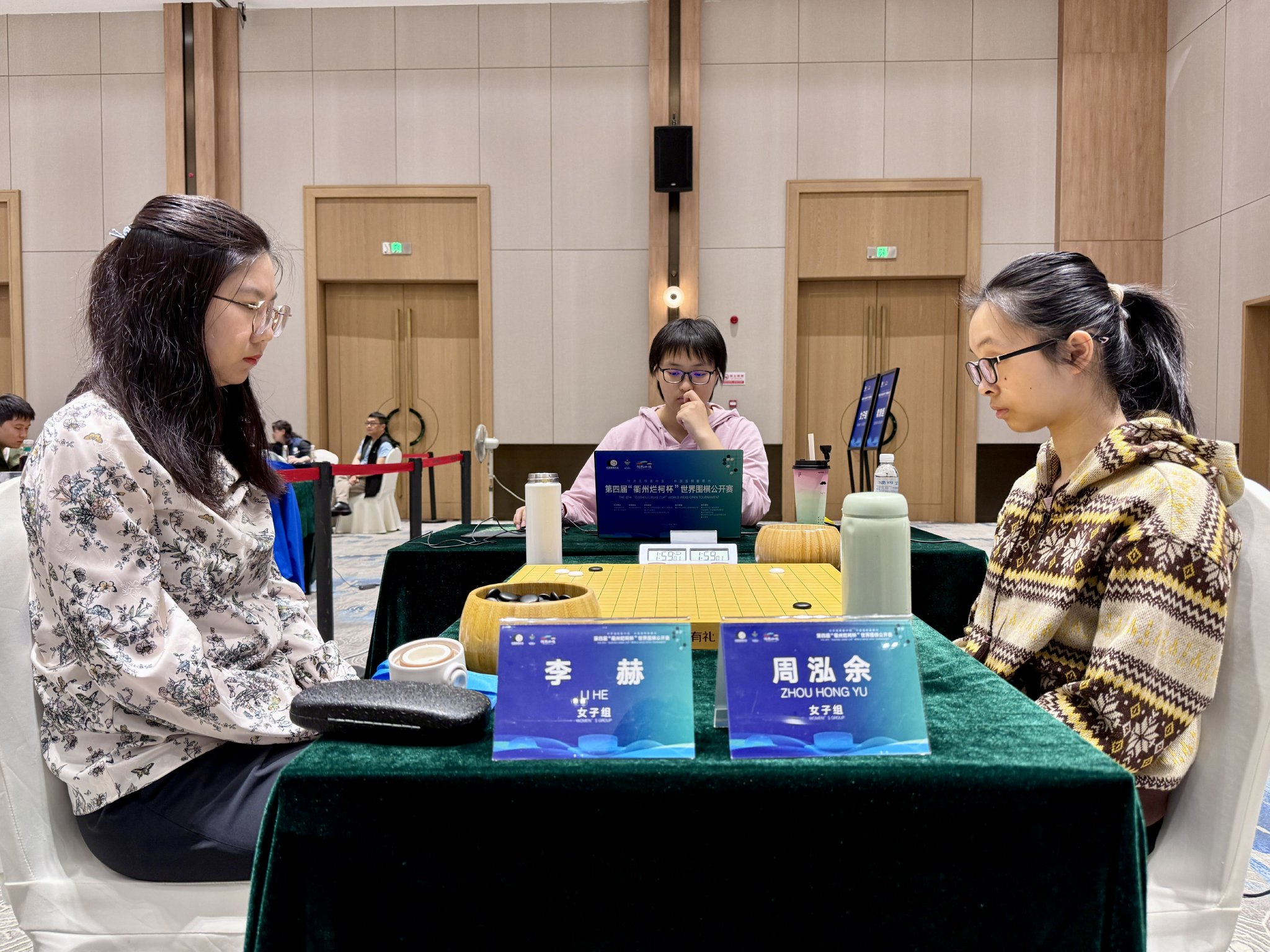 ���̣���ָ�µ�400�� ��ָ������խ��0.1%