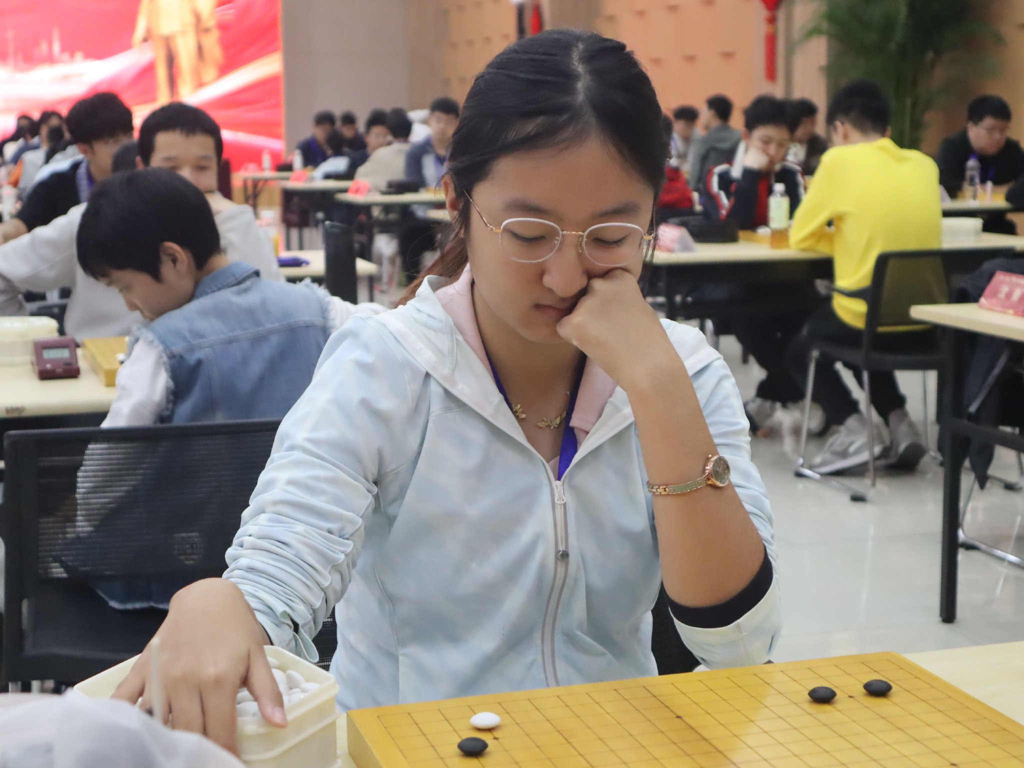 BET188平台相关图片:主板散热装甲细节