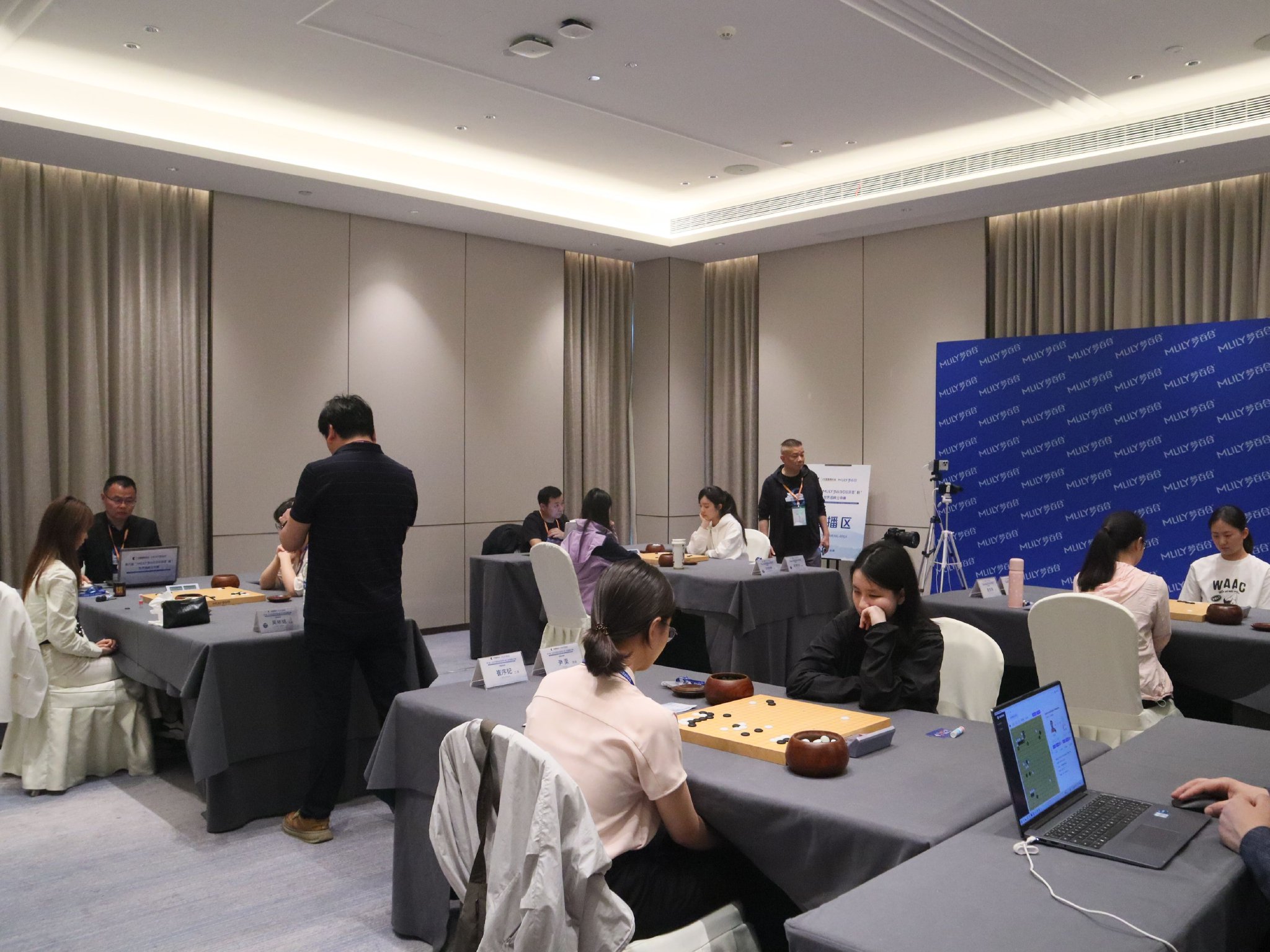 开云体育是否安全可靠相关图片:孙颖莎高举奖杯