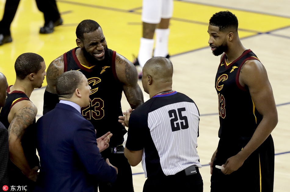 詹姆斯被队友坑惨了