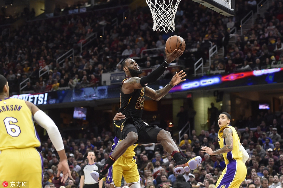 詹姆斯加盟湖人