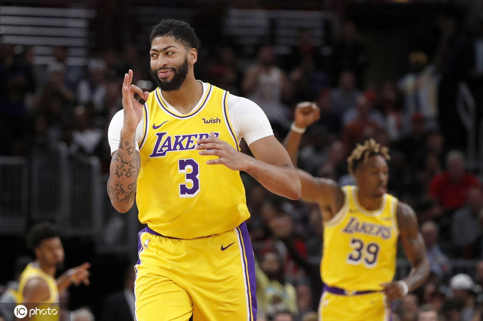 官方MVP榜:字母哥榜首小卡第三，湖人双星全上榜