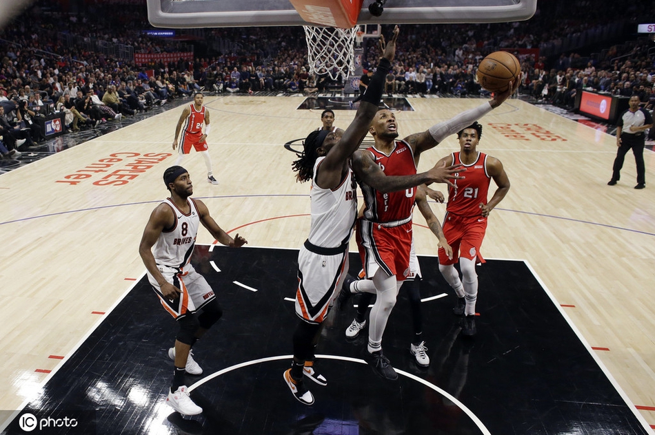 官方MVP榜:字母哥榜首小卡第三，湖人双星全上榜