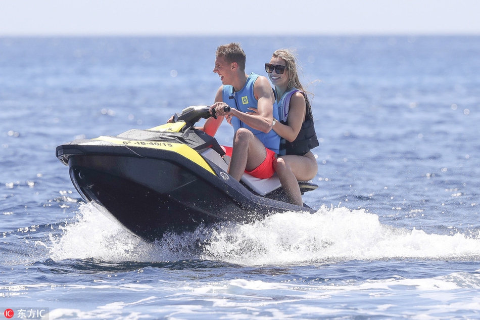 波神朋友玩游艇