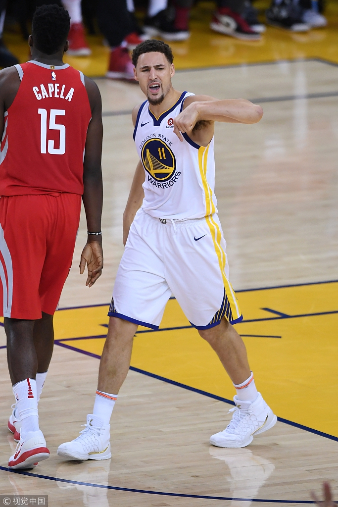 汤普森庆祝进球