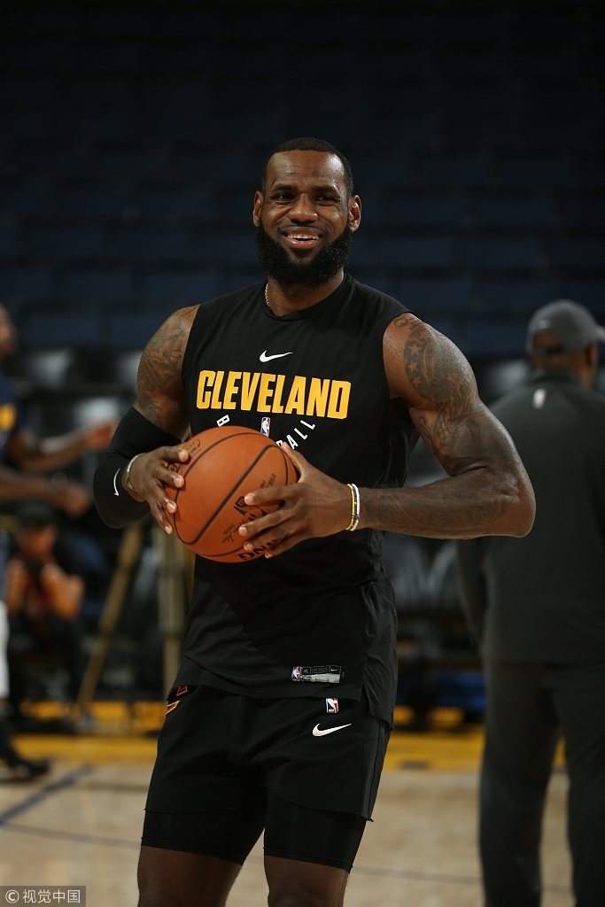 詹姆斯左眼血块仍未退散