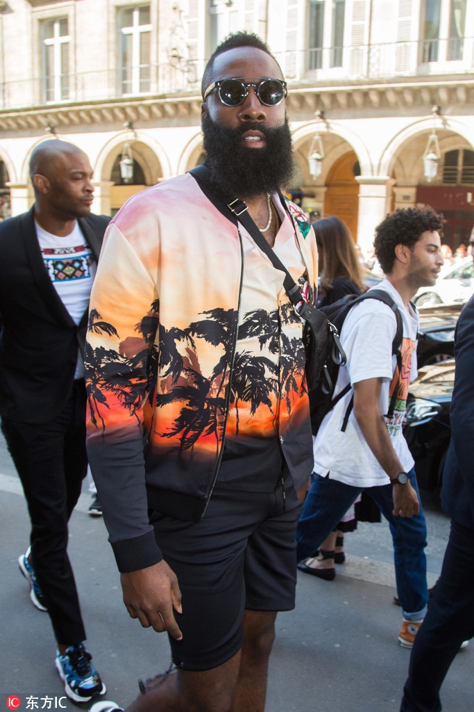 哈登与塔克一起出席