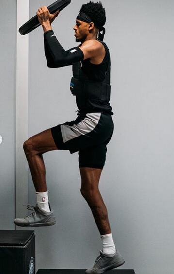 马刺的未来正式宣布复出！邓肯陪他训练马努陪聊天，这待遇没谁了