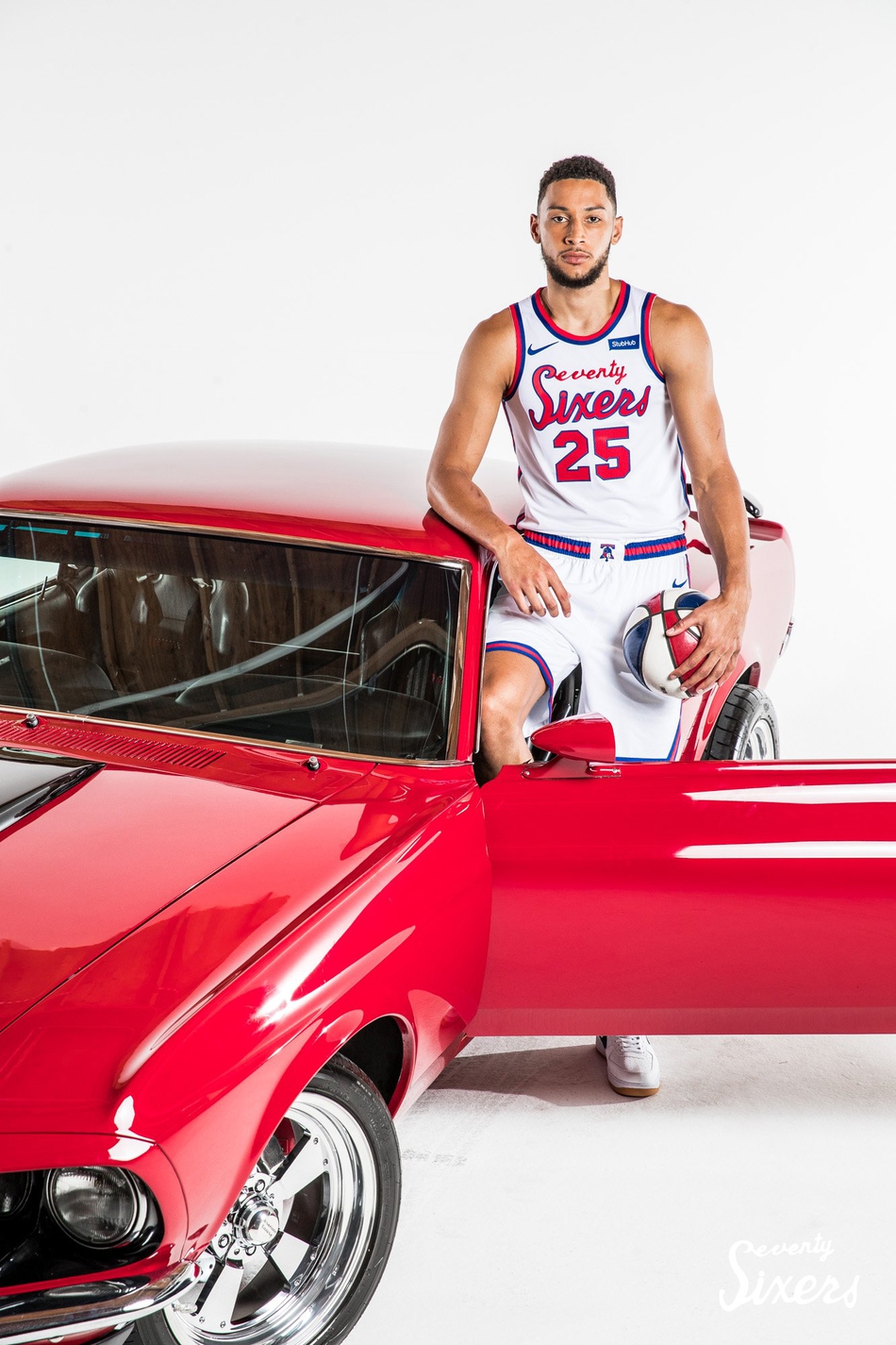 76人公布新球衣,西蒙斯复古造型帅炸！他们在纪念一个NBA历史纪录