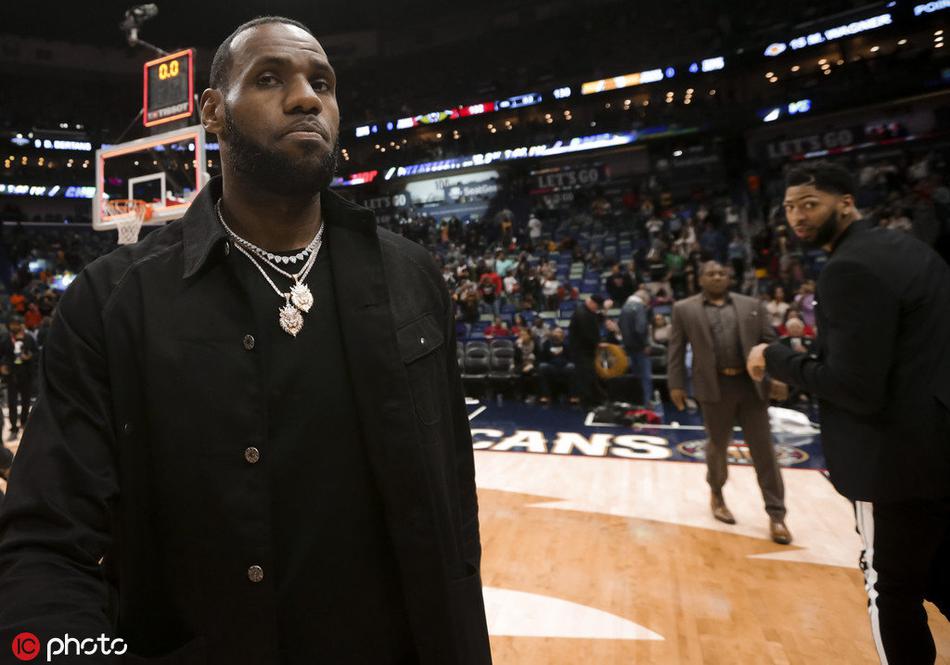 报警了！眉姆传情！NBA比赛场边有人公然违规招募巨星！