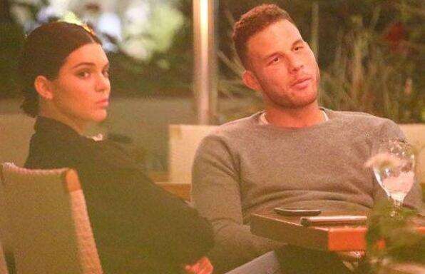 格里芬正约会20岁歌手！被比伯培养出来的妹子，身材比詹娜好多了