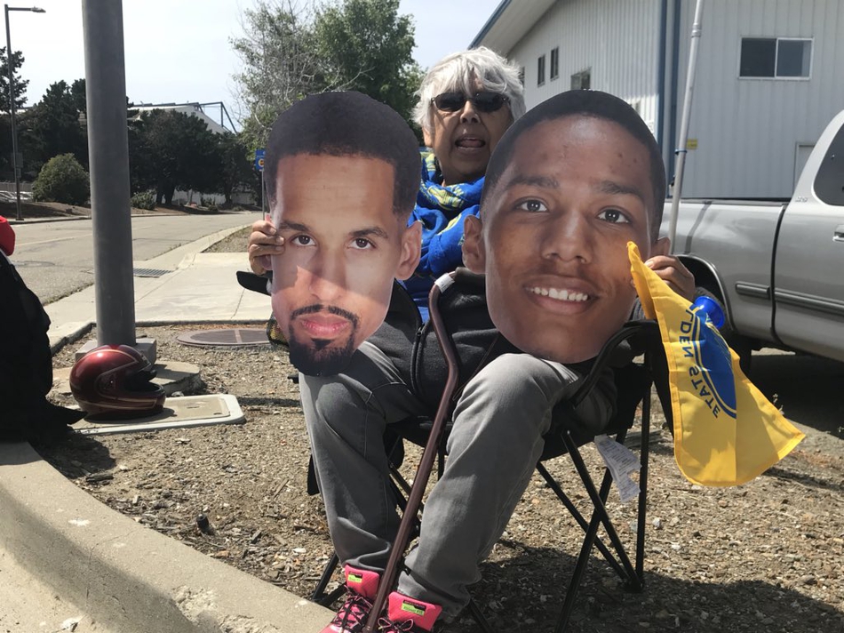 老太太球迷接机