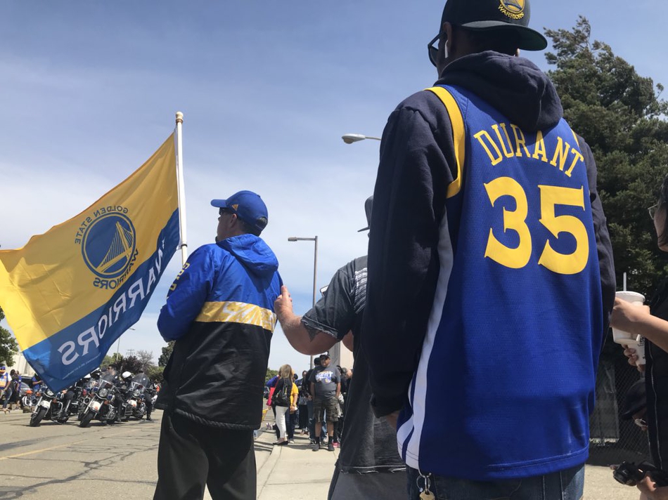 杜兰特球迷接机