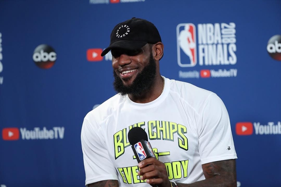 詹姆斯接受采访