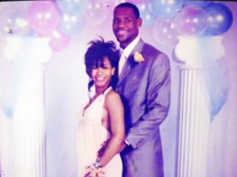 妻子生日这天，来读读詹姆斯的爱情故事！16岁相识，求婚靠韦德？