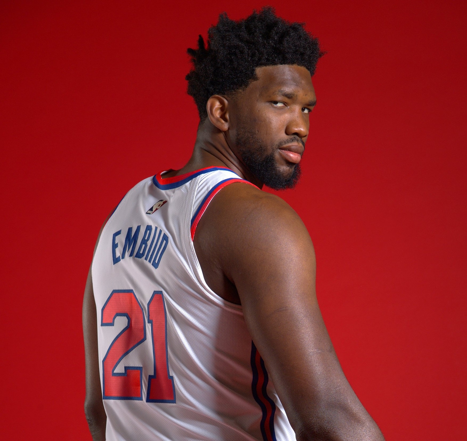 76人公布新球衣,西蒙斯复古造型帅炸！他们在纪念一个NBA历史纪录