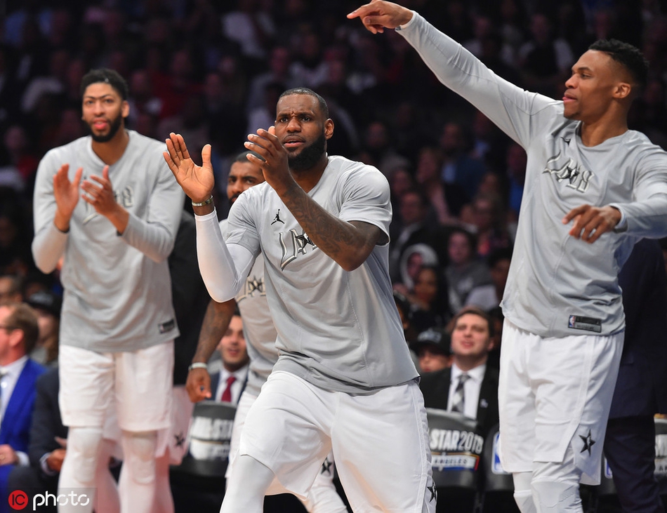 搞事！詹姆斯跟浓眉威少吃饭，还带着经纪人！卡哇伊后再招募他？