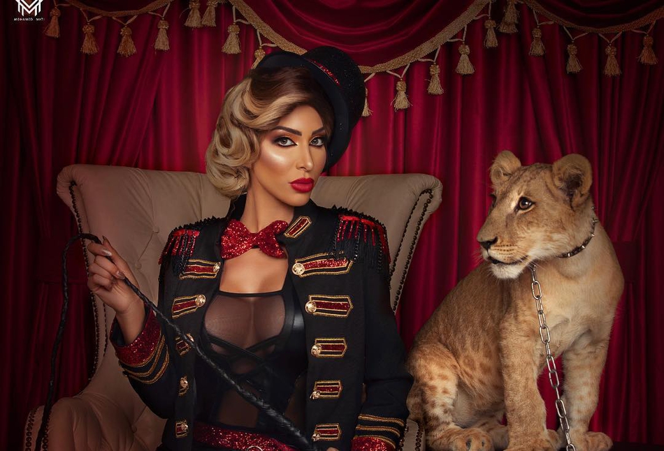 库兹马撩过的女星私照曝光！也是个蛇精脸巨臀的“大”姐姐