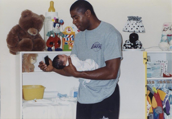 EJ酱27岁生日快乐！守护最好的EJ，魔术师发了张超罕见的照片！