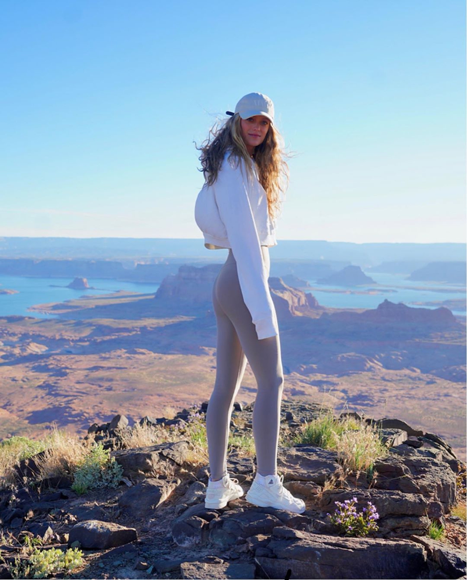 身材颜值能进NBA女友前5的超模!跟勒夫分分合合,泳装女郎最佳新秀