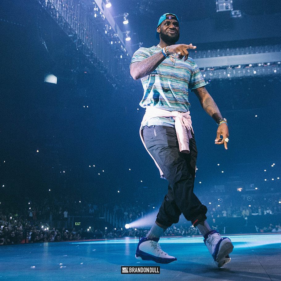 詹姆斯演唱会助演放飞自我