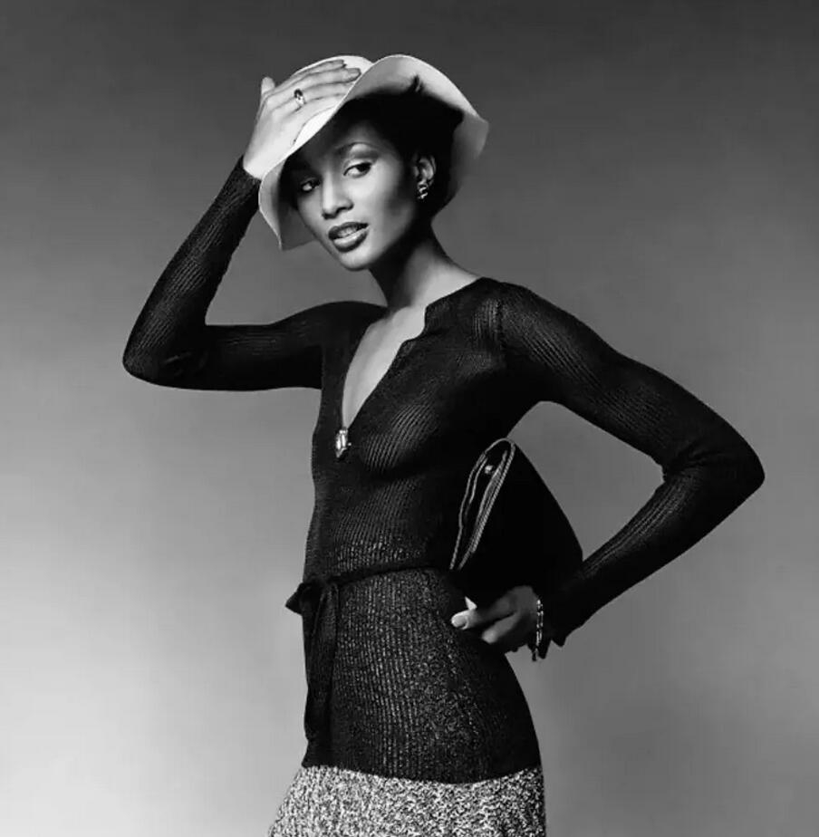 被兄弟绿后他撩妹天赋点满！小12岁的歌手，传奇超模之女都不放过