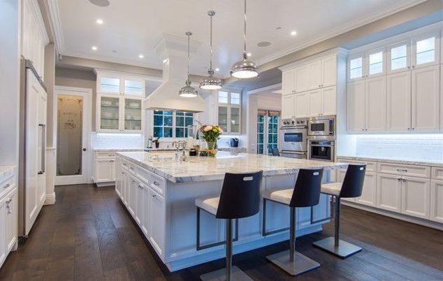 泡椒1610万美元洛杉矶买豪宅！10个浴室！房子上一个主人是小乔丹