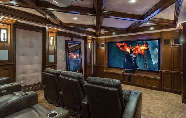 泡椒1610万美元洛杉矶买豪宅！10个浴室！房子上一个主人是小乔丹