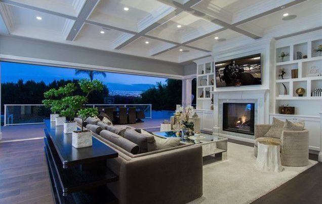 泡椒1610万美元洛杉矶买豪宅！10个浴室！房子上一个主人是小乔丹