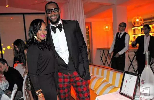 妻子生日这天，来读读詹姆斯的爱情故事！16岁相识，求婚靠韦德？