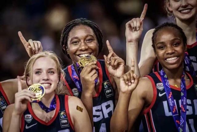 放弃卡戴珊詹娜吧!这位17岁少女才是真正的实战利器!