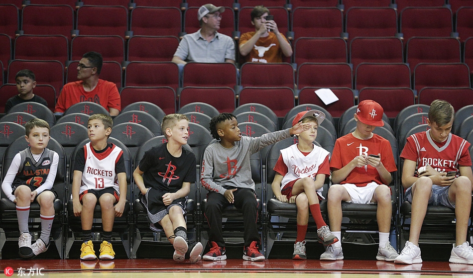 8、火箭球迷细节