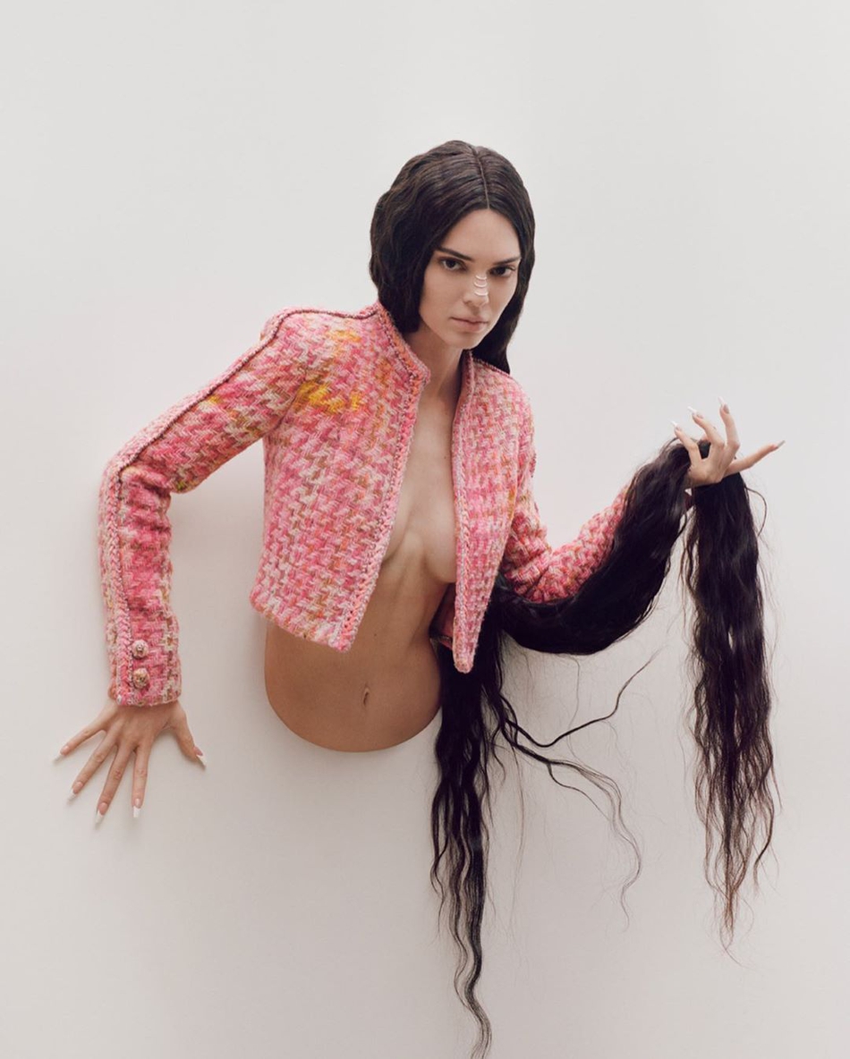 詹娜最新自拍！单手就能掌握的小腰？勾人的弯刀啊