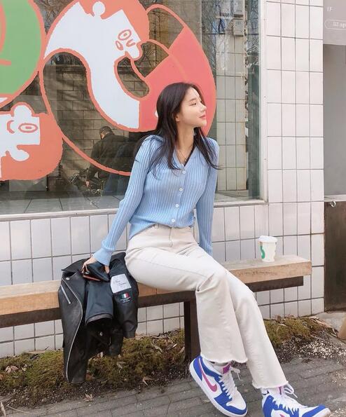 被DJ耽误的球鞋女神！她的自拍能满足你的一切幻想！旗袍照爱了