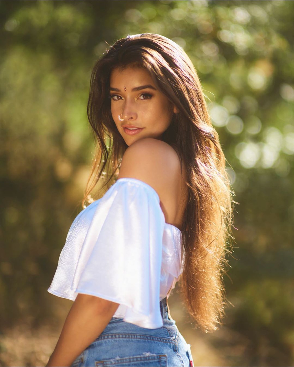 异域风情！NBA的亚裔之光！多少人想成为她身边的那只二哈！